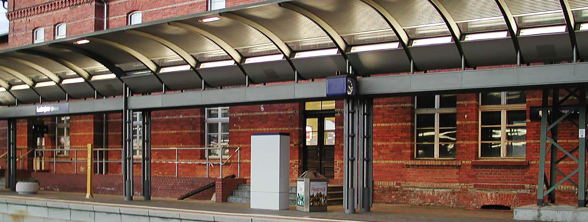 Der 'Spreewelten-Bahnhof' von der Gleisseite