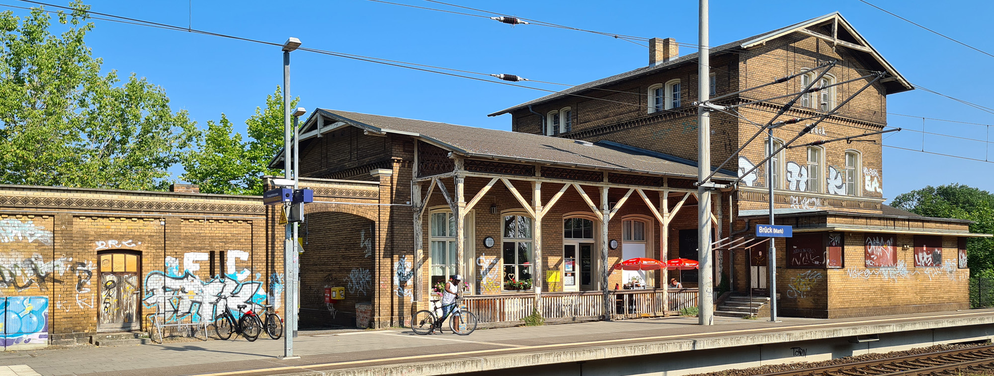 Seit Sommer 2022 wird das Bahnhofsgebäude Brück/Mark mit Fördermitteln des Landes saniert